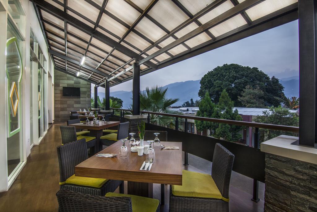 The Rizen Hotel Cisarua Exterior foto