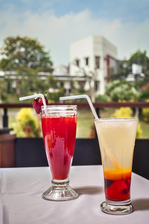 The Rizen Hotel Cisarua Exterior foto