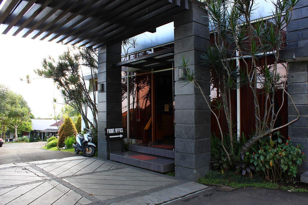 The Rizen Hotel Cisarua Exterior foto