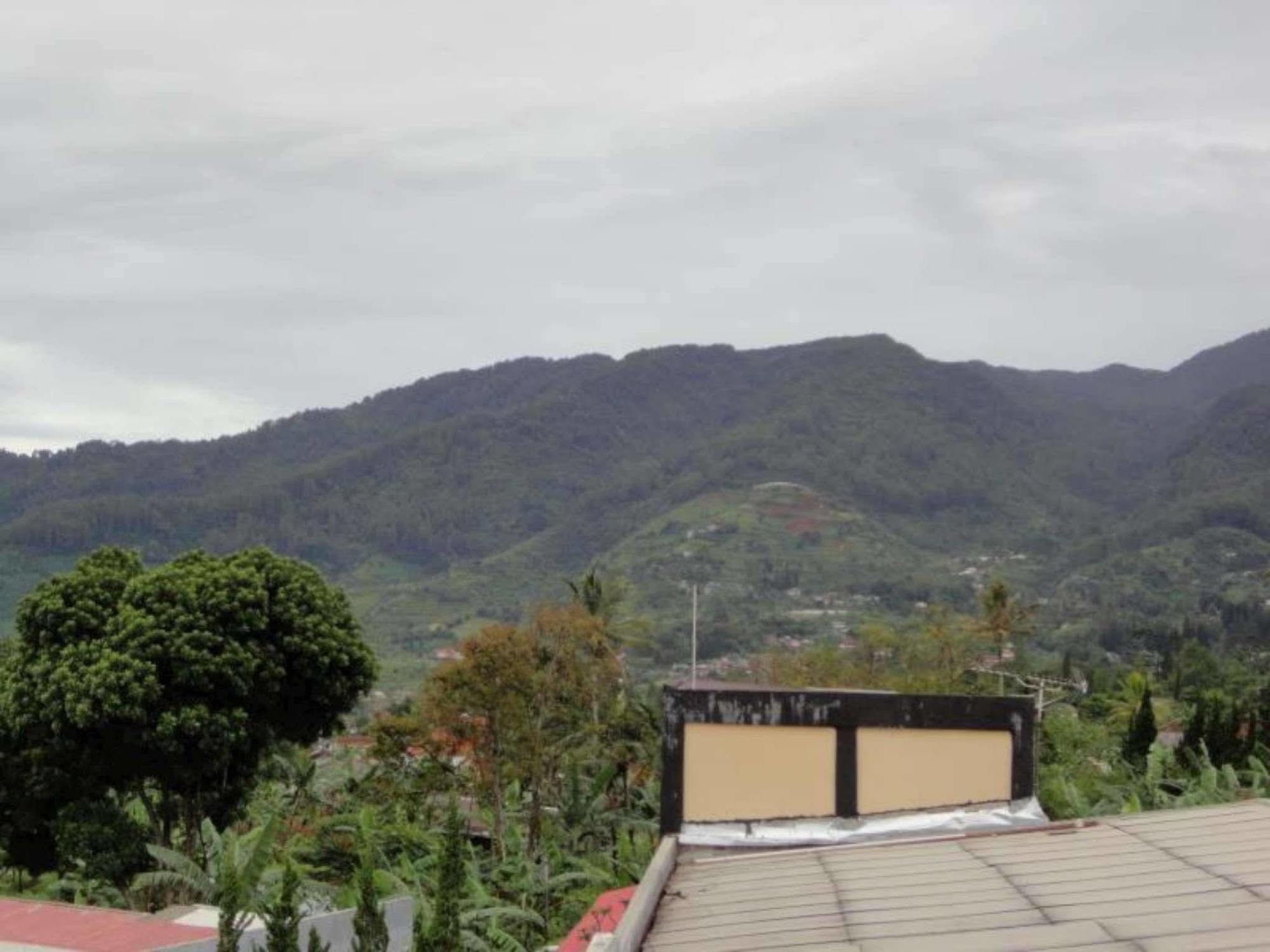 The Rizen Hotel Cisarua Exterior foto