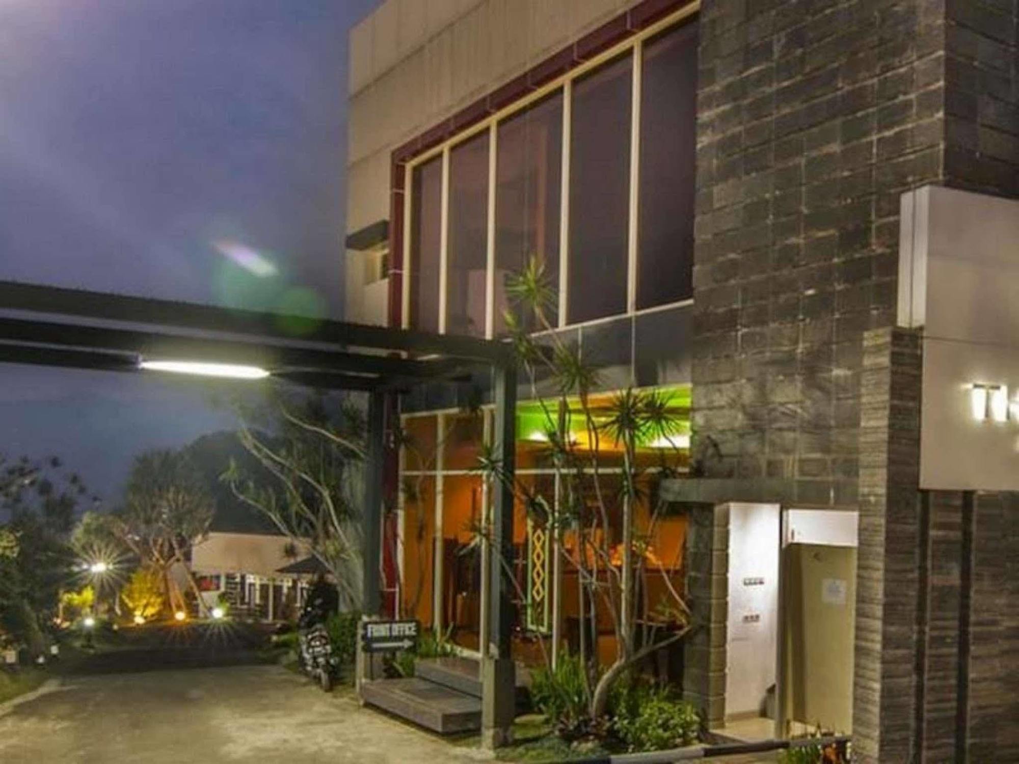 The Rizen Hotel Cisarua Exterior foto